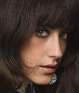 Hazal Kaya kimdir